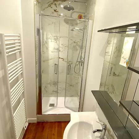 Charmant Centre Apartment