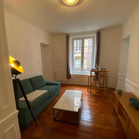 Charmant Centre Apartment *